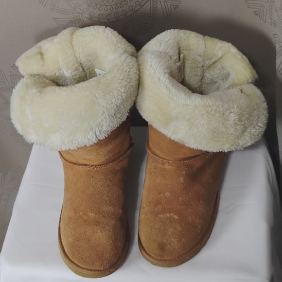 BRAND: UGGS - SIZE: W9 (See ALL Pics) - Picture 6 of 8